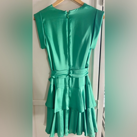BCBG Max Azra green tie waist short dress. Size 0. - Picture 6 of 13